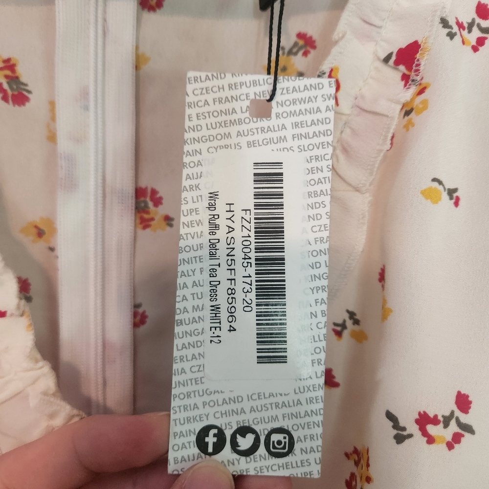 💥HP💥NWT boohoo Wrap Ruffle Detail Tea Dress - Picture 3 of 9